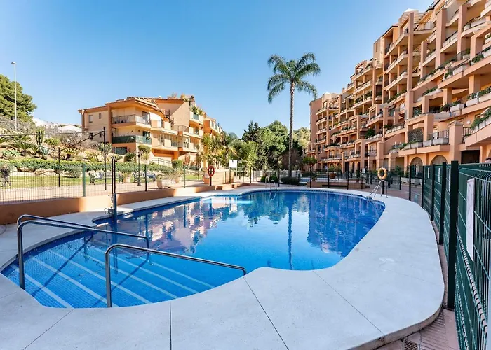Seaside Bliss 2Br Apartment With Tranquil Terrace Pool And Parking