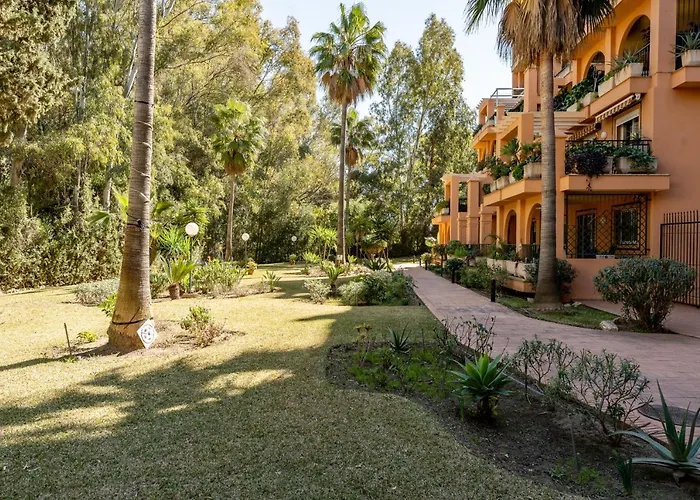 Seaside Bliss 2Br Apartment With Tranquil Terrace Pool And Parking