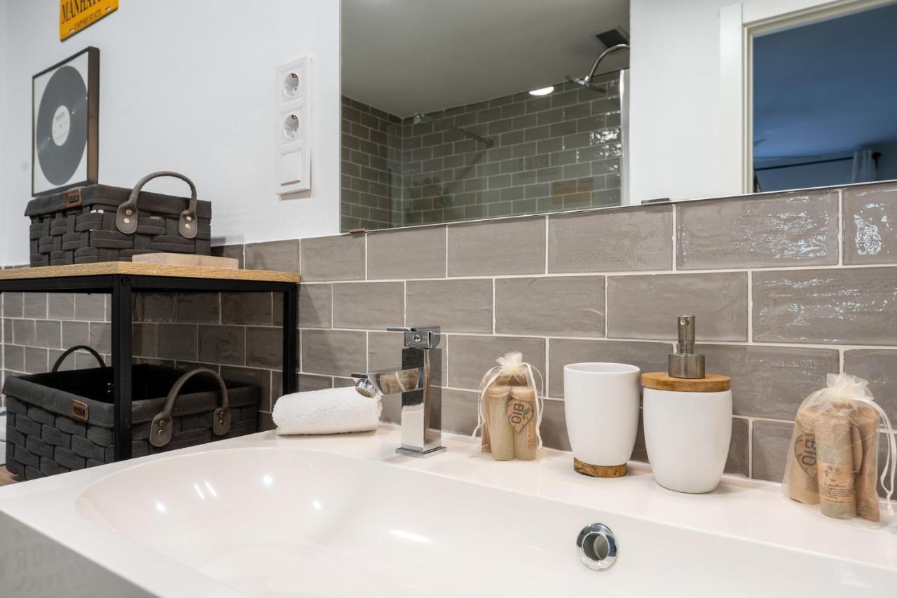 Apartment Seaside Bliss 2br With Tranquil Terrace Pool And Parking *
