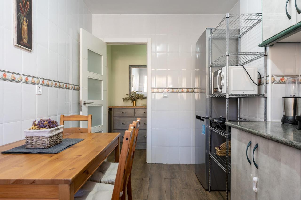 Seaside Bliss 2br With Tranquil Terrace Pool And Parking Apartment
