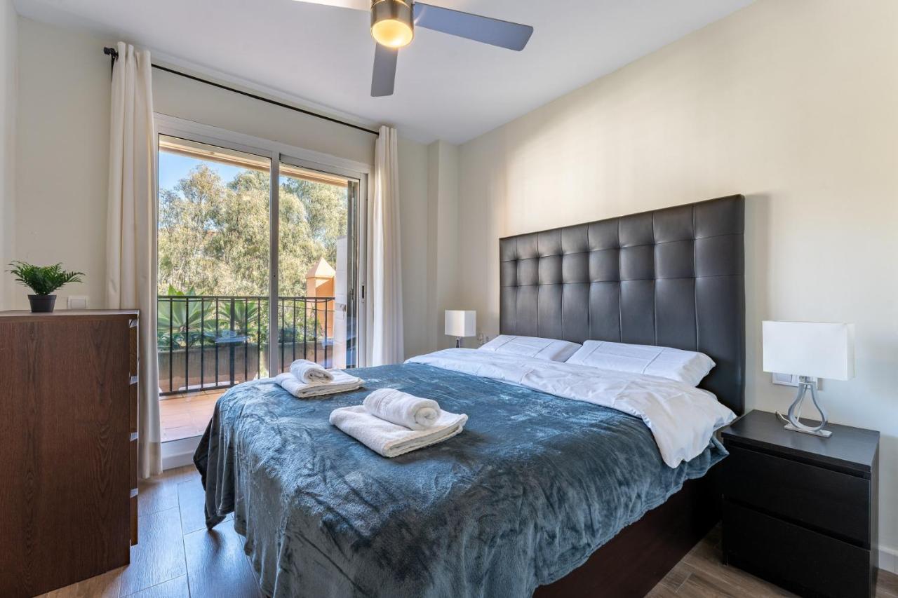 Seaside Bliss 2br With Tranquil Terrace Pool And Parking Appartamento Fuengirola