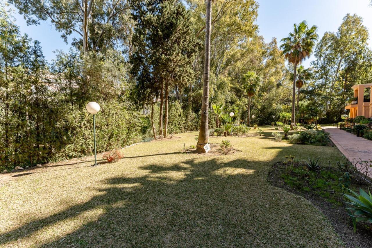 Seaside Bliss 2br With Tranquil Terrace Pool And Parking Appartamento